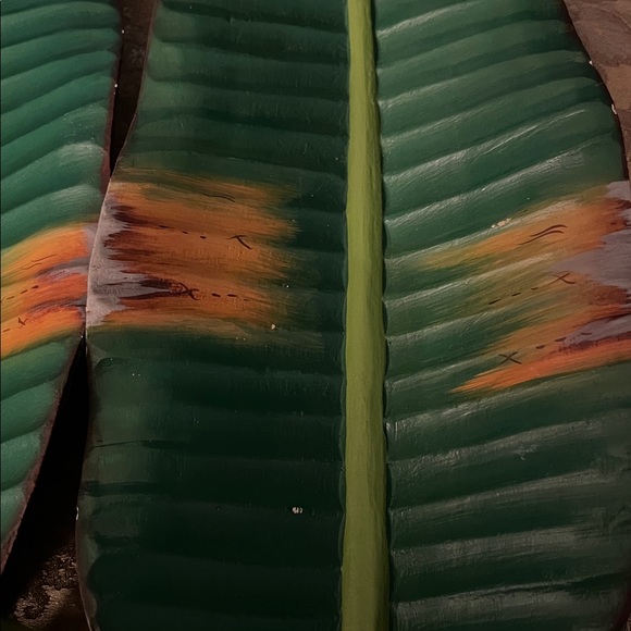 Hand carved and painted, wooden Banana Leaves. - Picture 7 of 8
